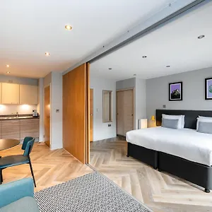 4* Lägenhetshotell Staycity West End